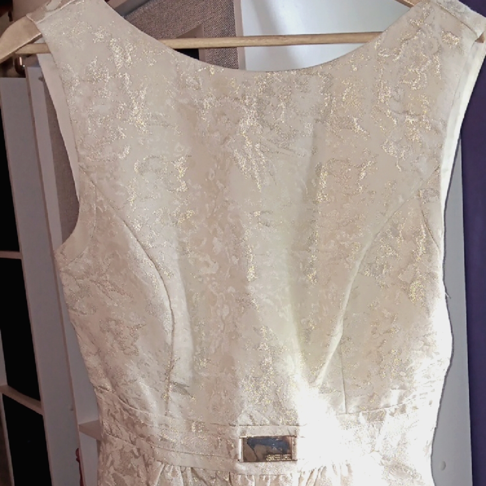 Jennifer Lopez Cream Sheath Wedding Dress